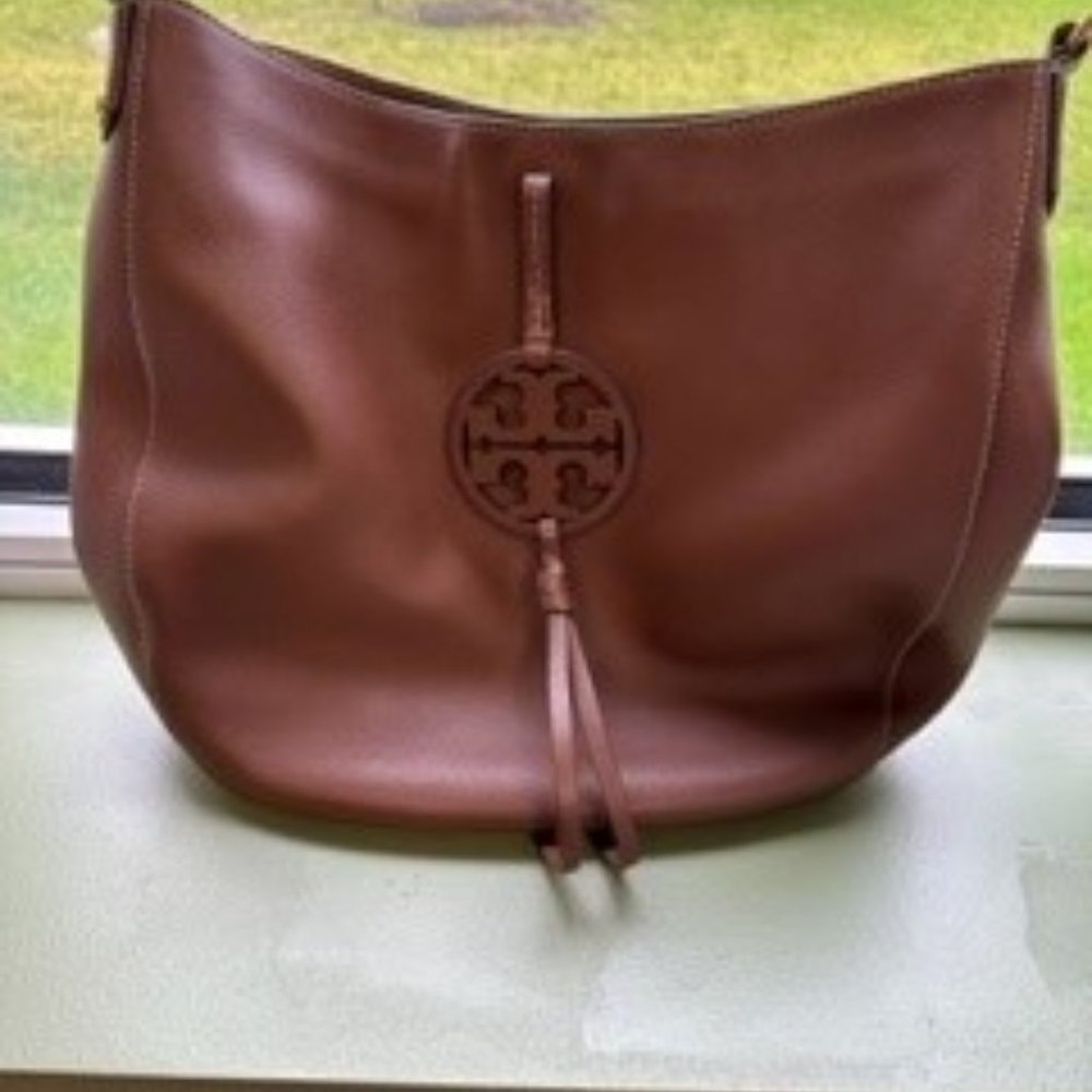 Tory Burch Women's Metal Meller Logo Hobo Slouchy Handbag Milk Chocolate